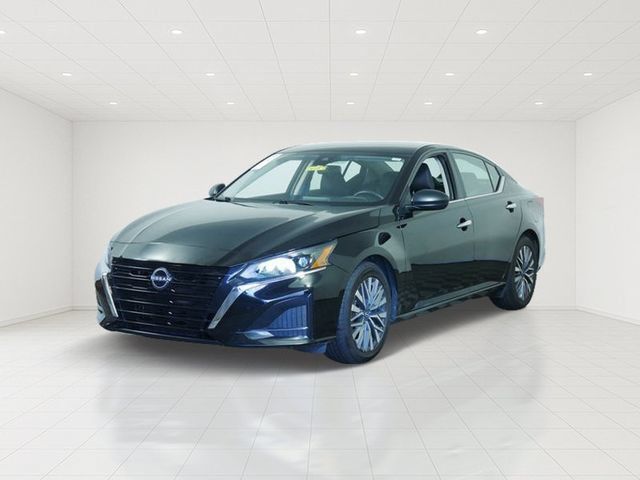 Used 2025 Nissan Altima 2.5 SV FWD image 3