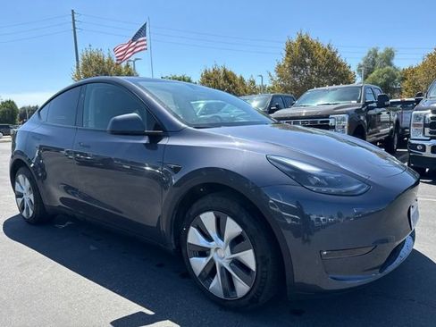 Used 2023 Tesla Model Y Long Range AWD/4WD image 4