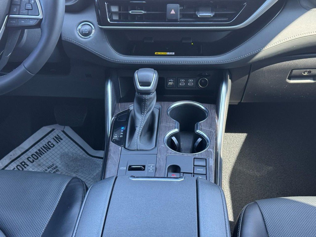 Used 2023 Toyota Highlander Platinum FWD image 22