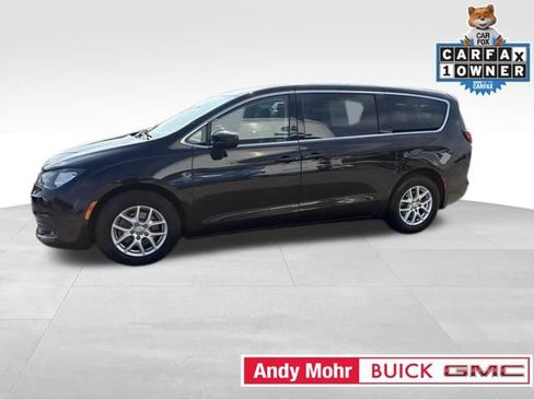 Used 2017 Chrysler Pacifica Touring FWD image 6