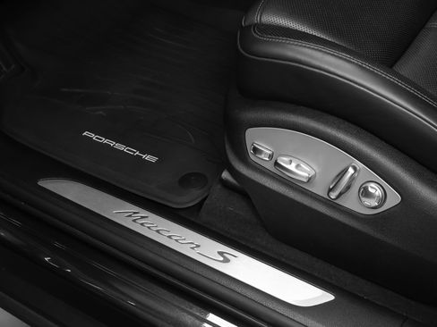 Certified 2020 Porsche Macan S AWD/4WD image 25