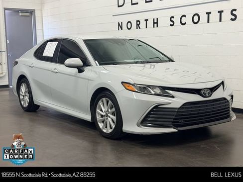 Used 2022 Toyota Camry LE w/ Carpet Mat Package (TMS) FWD image 1