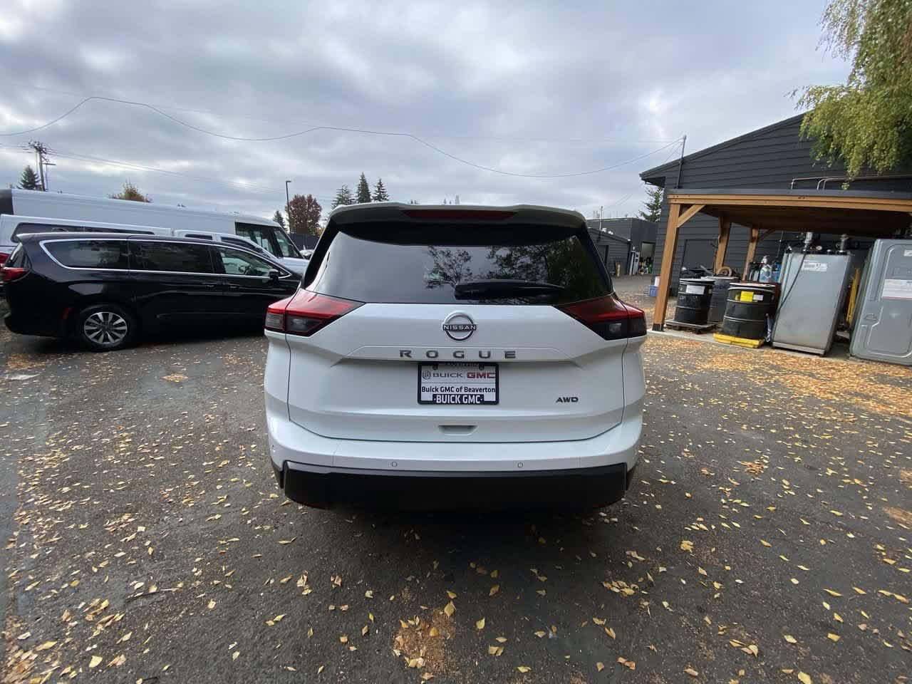 Used 2025 Nissan Rogue SV AWD/4WD image 5