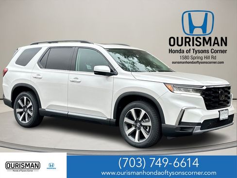 New 2025 Honda Pilot Touring image 1