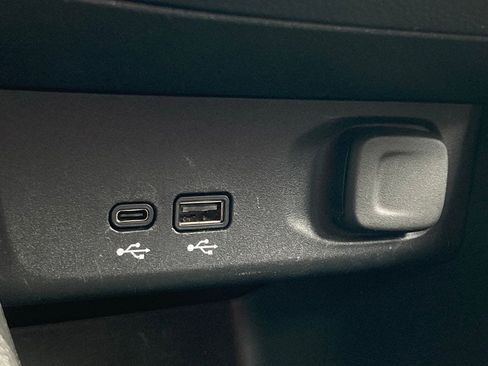 Used 2025 Buick Envista Sport Touring image 25