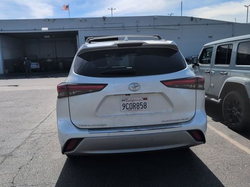 Used 2020 Toyota Highlander Platinum image 4