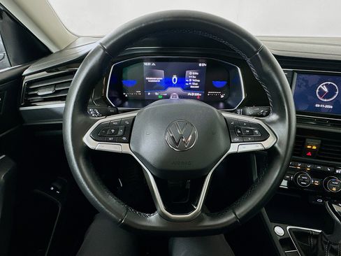 Used 2022 Volkswagen Jetta SE image 11