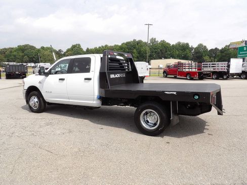 Used 2024 RAM 3500 SLT w/ Quick Order Package 2YG SLT AWD/4WD image 4