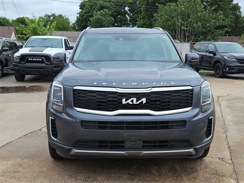 Used 2022 Kia Telluride S image 2