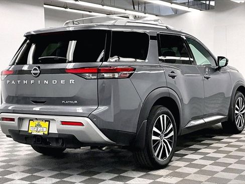 Used 2025 Nissan Pathfinder Platinum image 12