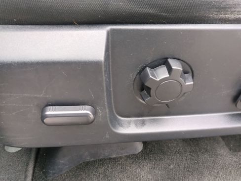 Used 2017 Ford Expedition XLT image 17