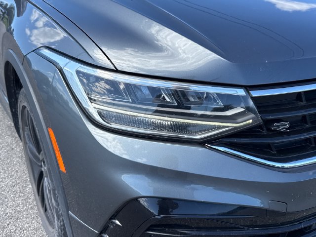 Certified 2022 Volkswagen Tiguan SE R-Line AWD/4WD image 12