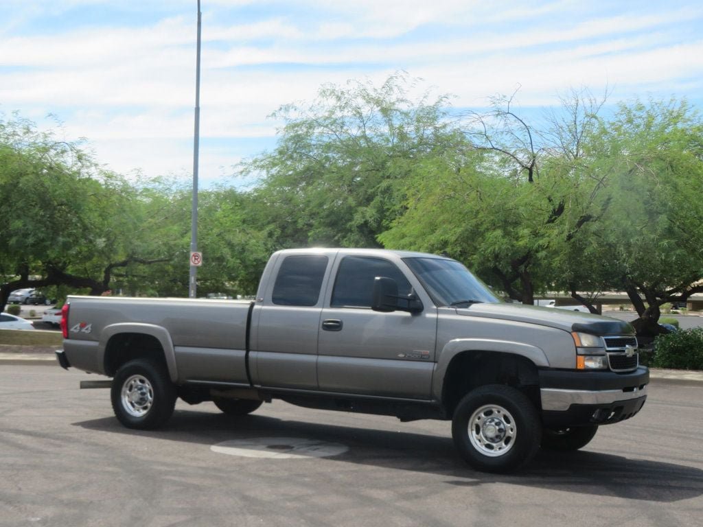 Used 2006 Chevrolet Silverado 2500 LT w/ Onstar Plus Package AWD/4WD image 4