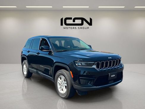 Used 2023 Jeep Grand Cherokee Laredo AWD/4WD image 7
