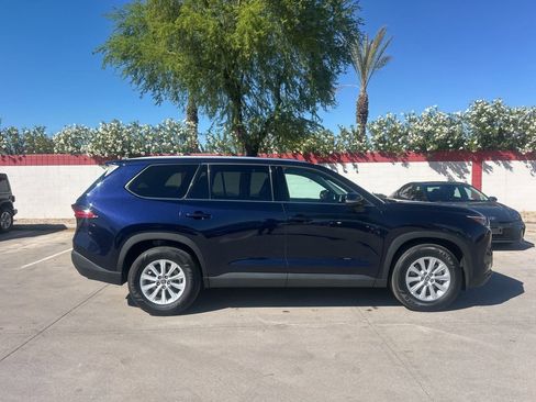 Used 2025 Toyota Grand Highlander FWD image 3