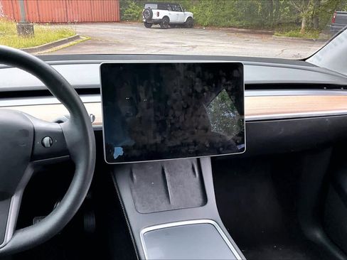 Used 2022 Tesla Model Y Long Range AWD/4WD image 6