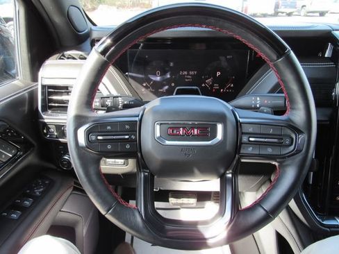 Used 2025 GMC Yukon XL AT4 Ultimate AWD/4WD image 18