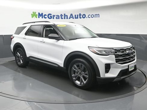 Used 2025 Ford Explorer Active w/ Active Comfort Package AWD/4WD image 2