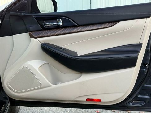 Used 2016 Nissan Maxima Platinum image 18