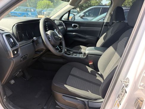 Used 2023 Kia Sorento LX FWD image 8