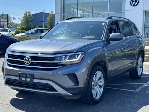Certified 2022 Volkswagen Atlas SE image 3