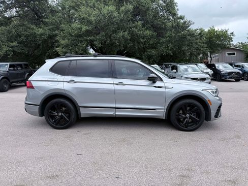 Used 2024 Volkswagen Tiguan SE R-Line w/ MDO Package, Two-Row AWD/4WD image 5