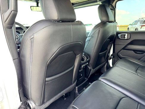 Used 2023 Jeep Wrangler Unlimited Sahara image 20