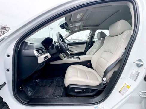 Used 2022 Honda Accord Touring image 14