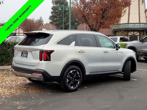 New 2026 Kia Sorento S image 4