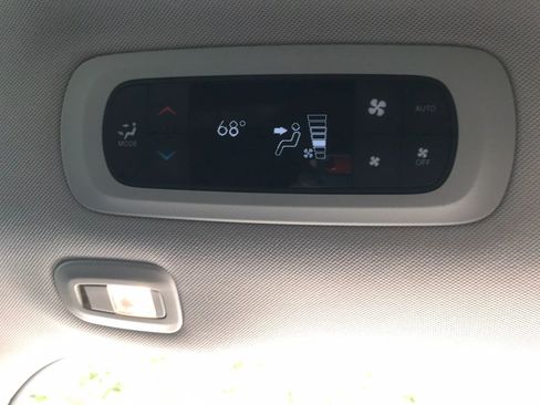 Used 2023 Chrysler Pacifica Limited FWD image 51