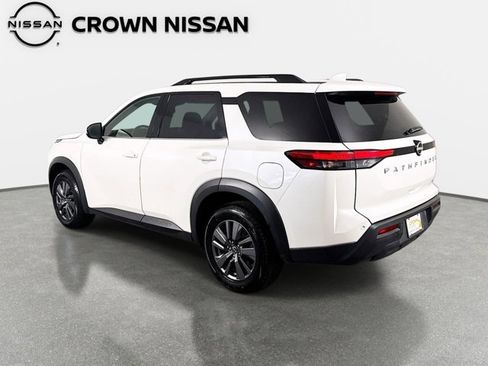 Certified 2024 Nissan Pathfinder SV FWD image 8