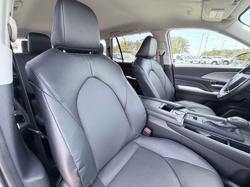 Used 2024 Toyota Grand Highlander AWD image 25