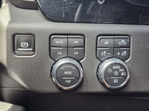 Used 2025 GMC Sierra 1500 SLT w/ SLT Premium Package AWD/4WD image 39