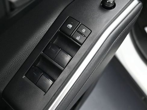 Used 2024 Toyota Highlander LE image 14