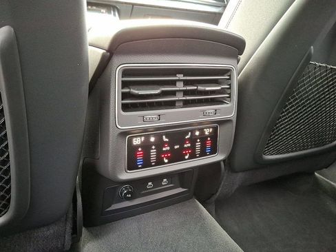 Used 2023 Audi Q8 Prestige image 11