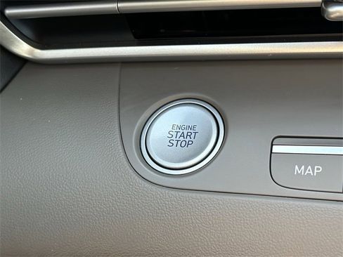 Used 2023 Hyundai Elantra SEL w/ Convenience Package image 21