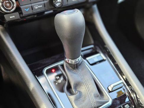 New 2025 Jeep Compass Limited w/ Sun & Sound Group image 22