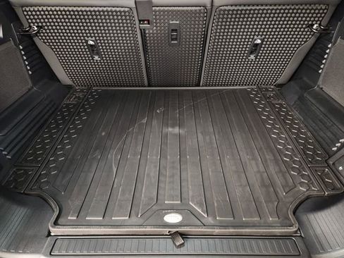 Used 2026 Land Rover Defender 110 S AWD/4WD image 32