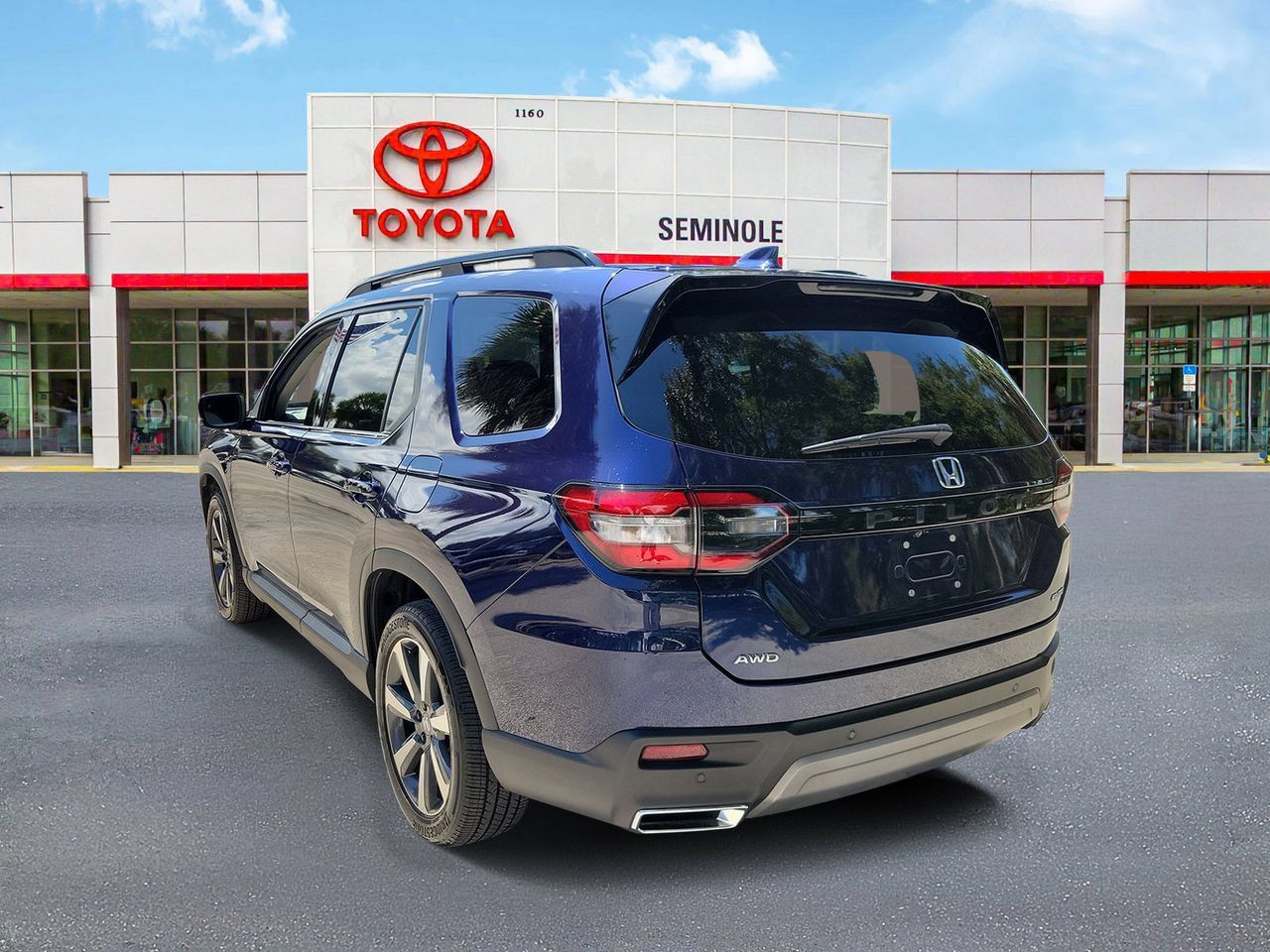 Used 2025 Honda Pilot Elite image 4