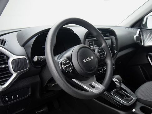 Used 2025 Kia Soul LX w/ LX Technology Package FWD image 14