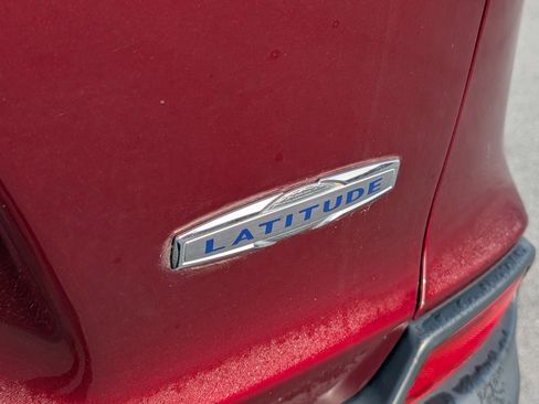 Certified 2019 Jeep Cherokee Latitude w/ Cold Weather Group image 9