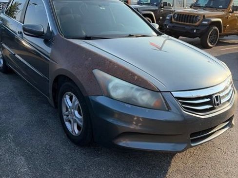 Used 2011 Honda Accord LX image 2