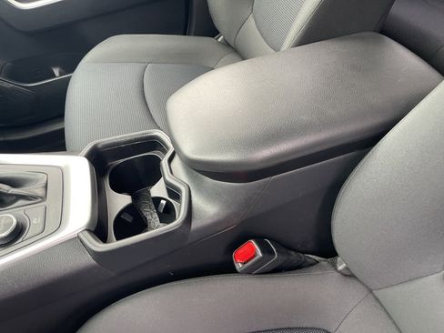 Used 2020 Toyota RAV4 LE image 16