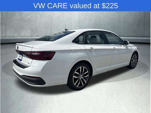 Used 2026 Volkswagen Jetta SE FWD image 7