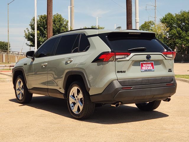 Used 2021 Toyota RAV4 XLE Premium AWD/4WD image 4