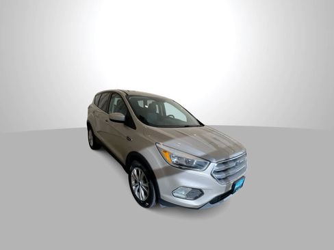 Used 2017 Ford Escape SE AWD/4WD image 2