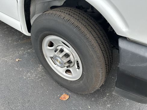 Used 2022 Chevrolet Express 2500 WT w/ Driver Convenience Package image 10