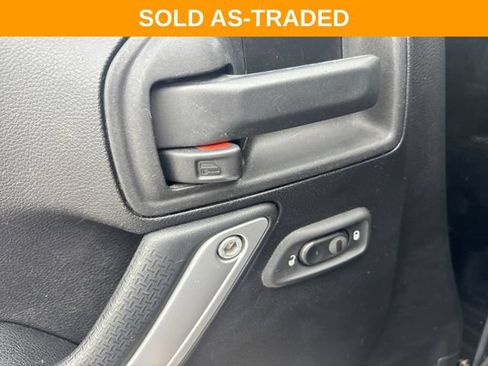 Used 2016 Jeep Wrangler Unlimited Sahara w/ Connectivity Group AWD/4WD image 13