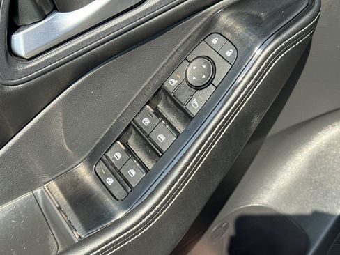Used 2025 Nissan Rogue SV FWD image 18