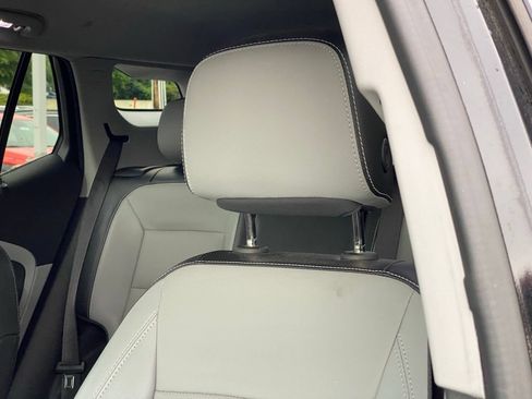 Used 2024 GMC Terrain SLT FWD image 24